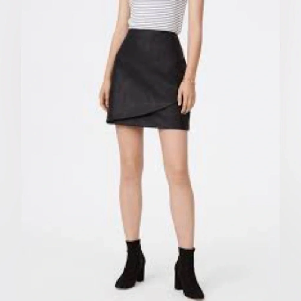Club Monaco Black Faux Leather Mini Skirt - Picture 2 of 8